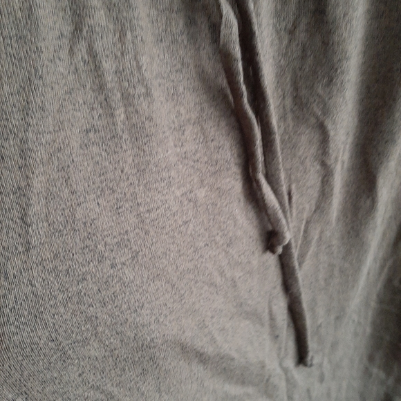 Euc worn once super soft 3/4 sleeve - Picture 2 of 3